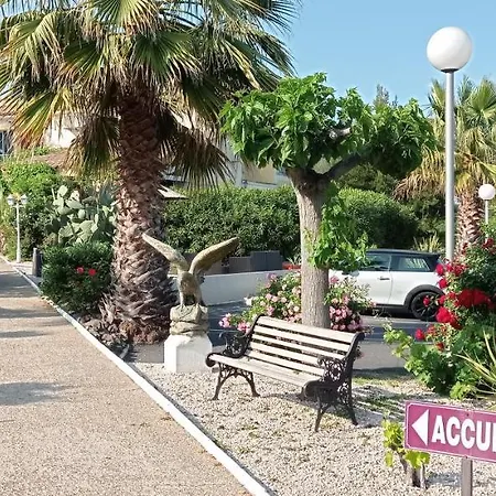 Brit Confort Helios 酒店