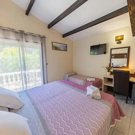 Brit Confort Helios 酒店