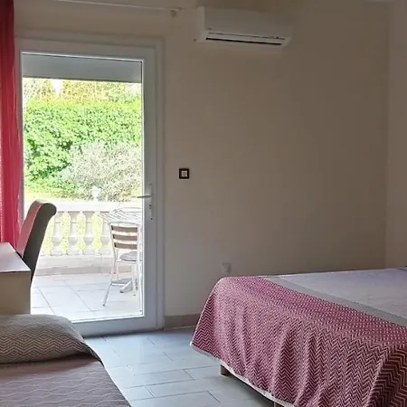 Hotell Brit Confort Helios 3*