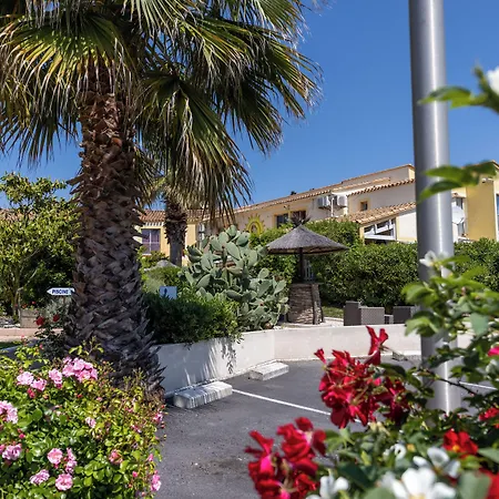 Hotell Brit Confort Helios 3*