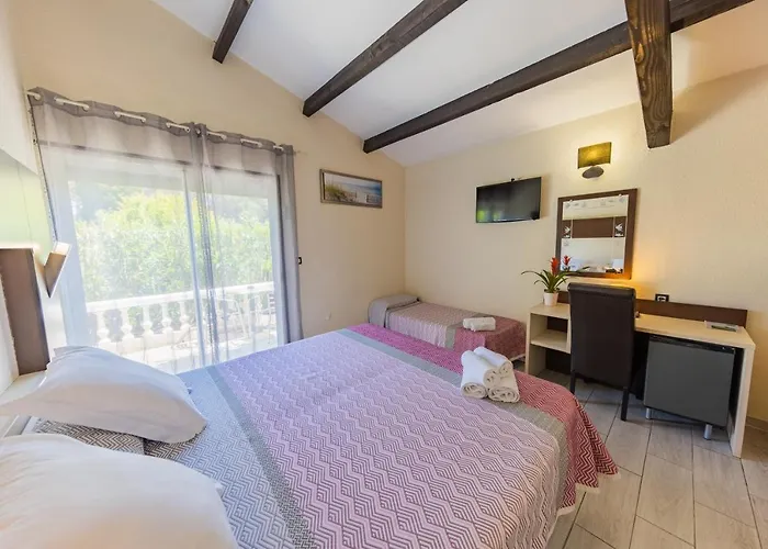 Brit Confort Helios Hotel