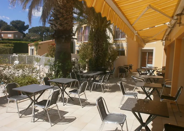 Brit Confort Helios Hotel 3*